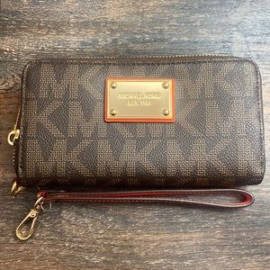 Michael Kors Smartphone Wristlet